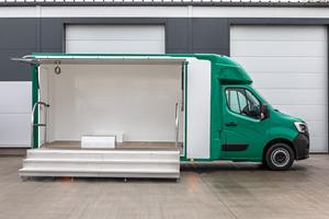 Camion de restauration mobile vert avec zone de service extensible et structure en acier inoxydable pour la restauration en plein air - Product Image 3