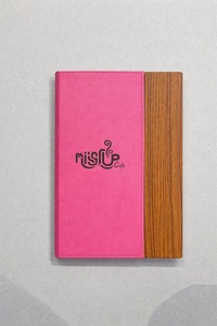 Porte-menu en bois naturel fait main avec logo de restaurant personnalisé, porte-menu en cuir et bois avec panneau en bois - Product Image 3
