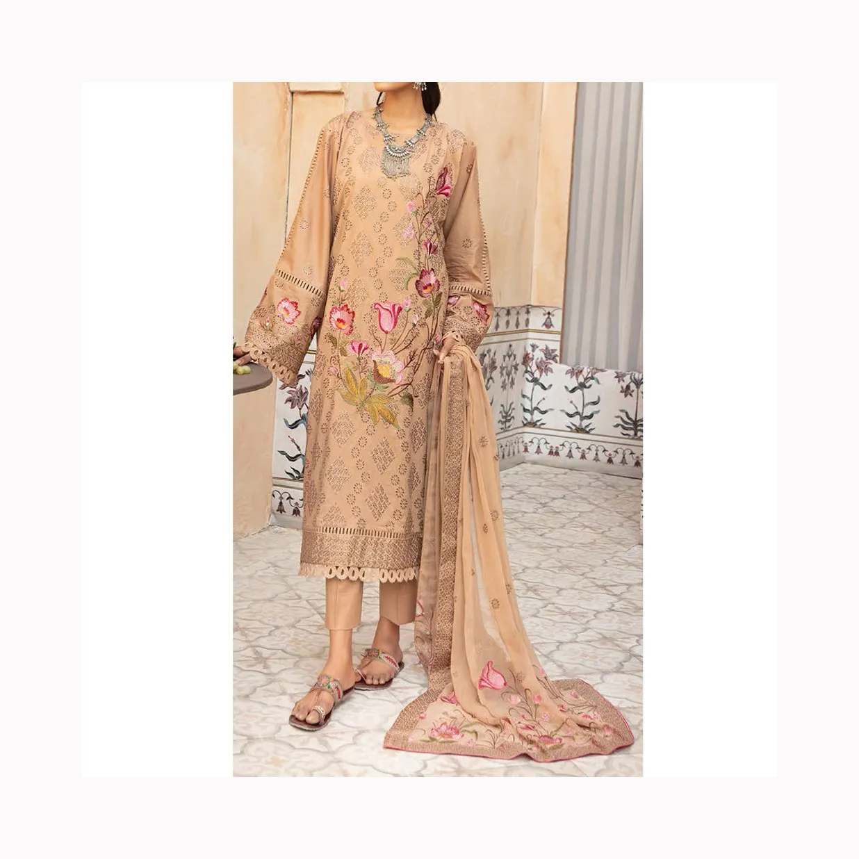 パキスタンはSalwarKameezスーツを着用パキスタンの女性のドレスインド風のイスラム教徒のドレス女性のための輸出品質の素材