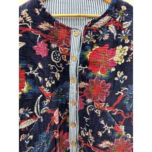 Veste matelassée en coton d'automne, imprimée à la main avec le motif 'Le Jardin de Minuit' - Product Image 4