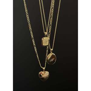 Colgante Fino Maeve con Forma de Cojín, Accesorio Deslumbrante para Colecciones de Joyería - Product Image 4