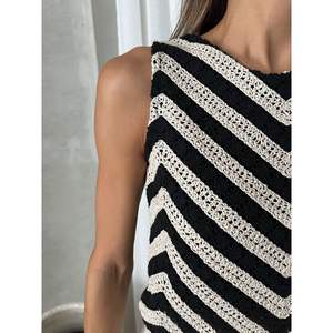 Blusa sin mangas con estampado de cebra de Topshow para mujer, camisa negra cruda al por mayor - Product Image 2