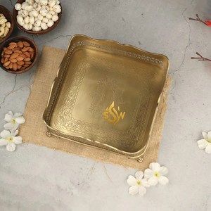 Plateau de service carré en laiton doré au design moderne plateau de table mat de haute qualité nouveau design plateau de service pour restaurants et décoration intérieure - Product Image 2