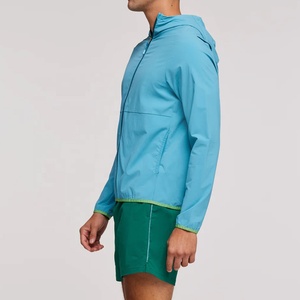 Chaqueta cortavientos de poliéster ligera de estilo informal para hombre, logotipo personalizado, de talla grande, resistente al agua, con cremallera - Product Image 3