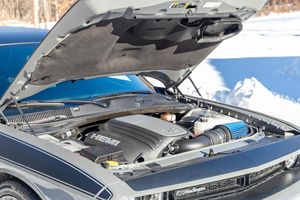 Dodge Challenger T A 2023 d'occasion, 1 700 miles, boîte manuelle 6 vitesses, moteur V8 Hemi, gris Destroyer, non modifié - Product Image 6