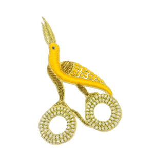 Designer Collection Broderie Applique Patch Motif Forme de Cygne pour Vestes Robes et Sacs à Main en Cuivre - Product Image 1