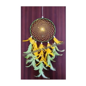 เครื่องดักความฝันขนนกทำด้วยมือสีเขียวและสีเหลืองสำหรับระเบียงสวนงานปาร์ตี้และคาเฟ่ - Product Image 3