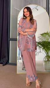 Ensemble coordonné haut et pantalon palazzo en mousseline de soie pure, style moderne, style designer, gaufré, séchage rapide, pour les fêtes et les mariages, élégant et tendance - Product Image 3