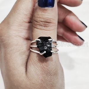Joyería de piedra en bruto Anillo de mujer Piedra preciosa de turmalina negra cruda natural Piedra de nacimiento de octubre 3 Banda Lisa Anillo de plata esterlina 925 - Product Image 2