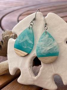 Boucles d'oreilles pendantes en forme de goutte en bois et résine, faites à la main |   Boucles d'oreilles tendance vintage traditionnelles pour femmes pour mariage et fête - Product Image 4