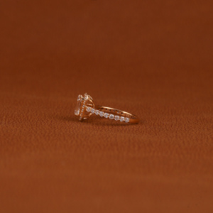 Anillo de compromiso de diamante cultivado en laboratorio de corte esmeralda de lujo de plata esterlina con ajuste de Halo de moda regalo certificado IGI para mujeres - Product Image 2