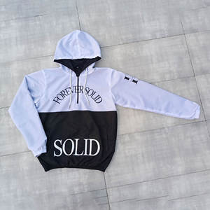 Conjunto Deportivo de Dos Piezas para Hombre, Chaqueta Cortavientos y Pantalones Cortos con Estampado Personalizado, Estilo Urbano, Ecológico - Product Image 2