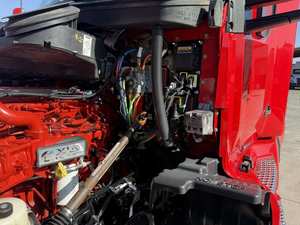 Camion semi-remorque d'occasion T680 2020 avec cabine couchette - Toit surélevé, 450 CV, automatique, PRÊT À L'EXPORTATION MONDIALE - Product Image 5