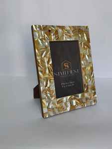 Cadre photo de luxe en mosaïque de nacre, incrustation de coquillages irisés et scintillants pour une décoration élégante de bureau ou de maison de style côtier - Product Image 3