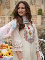 Ensemble Salwar en Soie Georgette Imprimé Floral Multicolore Fantaisie à Col en V, avec Dupatta Assortie, Idéal pour Événements et Fêtes Traditionnelles