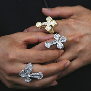 Bijoux de luxe pour hommes en forme de croix de Jésus Bague en argent 925 avec croix Hip Hop et diamants ronds pour les mariages VVS glacés cultivés en laboratoire - Product Image 1