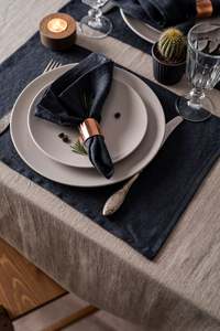 Serviettes de table en lin massif faites à la main, style moderne et minimaliste - Design intemporel, réutilisables et personnalisables pour les restaurants - Product Image 6