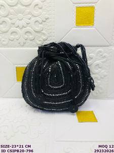 Elegante Bolso Potli de Tela Brocada con Cuentas Blancas, para Novias, Bodas y Festivales, con Forro de Satén y Correa de Anillo - Product Image 5
