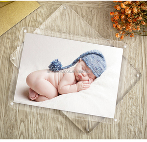 Cadre photo en acrylique double face de luxe avec fermeture magnétique: affichage transparent polyvalent pour des souvenirs précieux - Product Image 1
