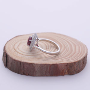 Bague de fiançailles pour femme en or blanc, rose et jaune 9 carats avec pierre précieuse ronde rouge de 2,21 carats cultivée en laboratoire, double halo et diamant rond - Product Image 3