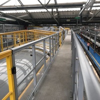 Mains courantes en FRP pultrudées pour rampe d'escalier extérieure en fibre de verre GRP Kickplate et raccords de connecteur inclus