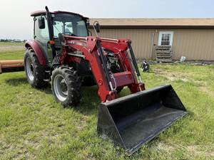 Tractor IH Farmall 75C 4WD 2021 con Caja de Cambios y Bomba - Alta Productividad para Trabajos Agrícolas y de Mantenimiento de Propiedades - Product Image 3