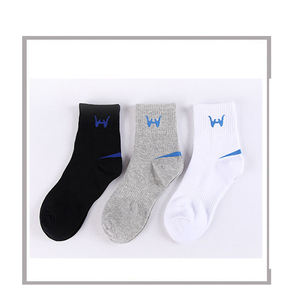 Chaussettes décontractées colorées de haute qualité avec logo personnalisé en coton pour hommes, chaussettes fabriquées au Pakistan Sports athlétiques antidérapants pour l'hiver, baseball, vente en gros - Product Image 5