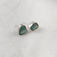 Juego de pinzas de Aguamarina de Plata de Ley 925, pendientes de tuerca de cristal con piedra natal chapada en oro, tachuelas de piedras preciosas naturales, piedra principal Esmeralda