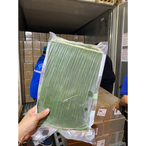 Feuilles de bananier fraîches pour l'emballage et la cuisson à la vapeur des plats traditionnels de la cuisine asiatique du Vietnam - Product Image 5