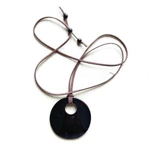 Collar con Colgante de Cuerno de Búfalo, Joyería Tribal Natural y Sostenible para Mujer, Alta Calidad - Product Image 1