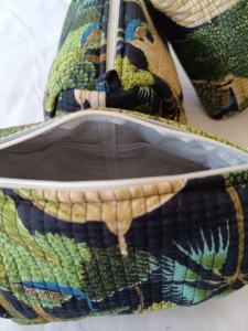 กระเป๋าเครื่องสำอางลายดอกไม้ผ้าฝ้ายแบบควิลท์ ขนาดกลาง/เล็ก กระเป๋าใส่เครื่องสำอางสำหรับเดินทางแบบมีซิป ผู้ผลิต ผู้ค้าส่ง กระเป๋าเครื่องสำอาง - Product Image 5