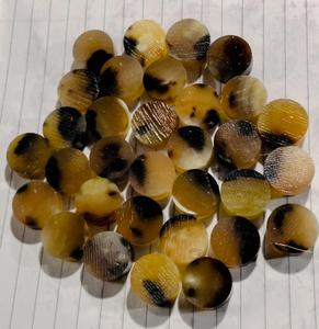 Botón de cuerno de búfalo Botón natural de vaca Marca personalizada de alta calidad Hecho a mano Botón de cuerno de búfalo natural en blanco para jeans - Product Image 3