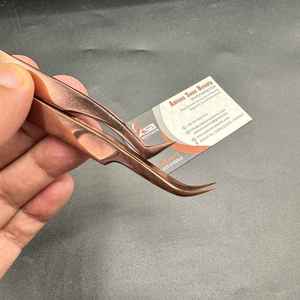 Pince à cils en acier inoxydable durable et or rose avec logo personnalisé Testé à la main Pince à cils de haute qualité - Product Image 4