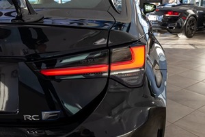 Lexus RC F Track Edition 2024 Boîte Automatique Transmission Intégrale Cuir Foncé Turbo Jantes Aluminium R18 Certifié Propre et peu utilisé - Product Image 4