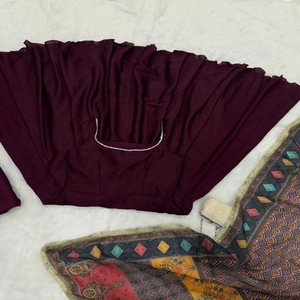 Traje Anarkali VASTRA COTTAGE de Chinon Puro con Falda Amplia, Algodón Suave, Borde de Encaje con Estampado Digital, Parte Inferior Completamente Cosida - Product Image 3