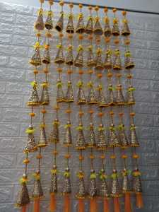 Suspension florale décorative jaune vif avec cloches Gota Festival Toran pour Diwali Navratri Pooja et décoration de toile de fond de mariage - Product Image 5