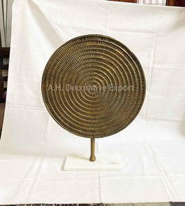 Sculpture décorative en couleur or antique Ornements décoratifs de table et de bureau pour la maison Décoration de bureau Sculptures abstraites - Product Image 3