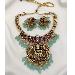 Hermoso conjunto de collar de Templo de calidad superior con conjunto de collar chapado en oro con pendientes para ropa de boda para mujer - Product Image 1