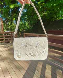 Embrague bordado con accesorio de cinturón - Product Image 4