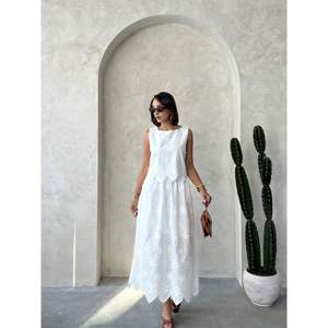 Blusa Casual sin Mangas con Detalle Bordado - Product Image 3