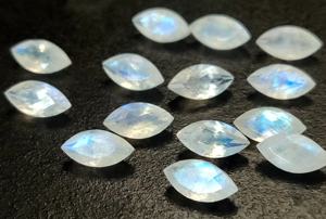 พลอยหลวมสีรุ้งมูนสโตนตัดเหลี่ยมเพชรพลอย2x4มม. สีฟ้าดูดี - Product Image 3