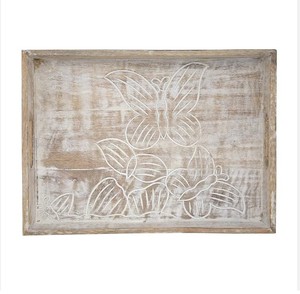 Plateaux décoratifs de ferme de conception de papillons sculptés Plateau de service en bois de manguier avec poignées Utilisation polyvalente à bas prix - Product Image 5