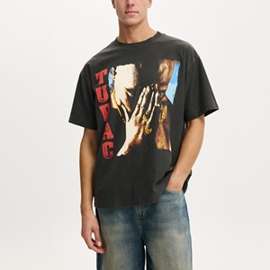 Camiseta de Moda Urbana de Algodón Grueso con Logotipo Personalizado, Estilo Casual con Hombros Caídos y Estampado Gráfico - Product Image 2