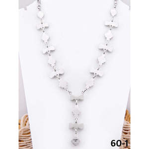 Collier Golden Hills de style sud-ouest, fait main avec du buffle blanc et de l'argent sterling, motif floral serti de turquoise - Product Image 4