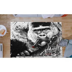 Alfombra con estampado de gorila fumando: alfombra antideslizante vibrante para decoración del hogar, alfombra delgada no tejida - Product Image 4