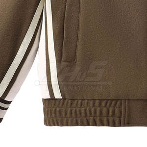 Chaqueta universitaria lisa con logotipo personalizado de calle alta de invierno para hombre, corte regular, transpirable, impermeable y resistente al viento - Product Image 4