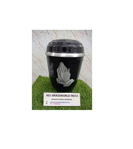 Urnas Funerarias de Estilo Americano de Nuevo Diseño, Urna de Cremación Personalizada y Elegante, de Aluminio Negro con Mano Orando, para Cenizas Humanas de Adultos, 10 Pulgadas - Product Image 1