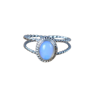 Anillo de piedras preciosas de opalita lechosa de Plata de Ley 925 de estilo bohemio, joyería hecha a mano, anillo de plata, joyería para mujer, regalo de boda para ella - Product Image 1