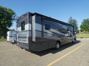 1F66F5DN0P0A11296 2025 Camping-car de luxe classe A, moteur à essence, intérieur spacieux avec extension coulissante, voyages longue distance - Product Image 3