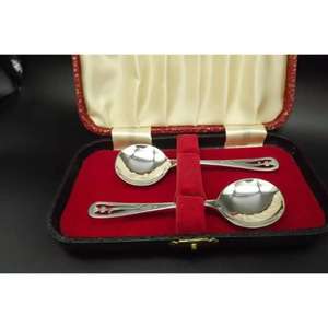 Ensemble de cuillères en acier inoxydable de qualité supérieure faites à la main avec finition argentée Couverts élégants pour les repas de table et les desserts - Product Image 1